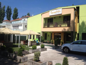  Garni Hotel Cosmopolitan  Сенец